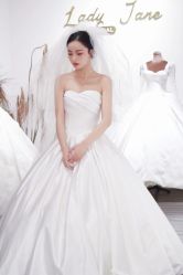 -Lady  Jane高端婚纱礼服馆