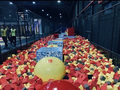 -嘿哟动霸CHUA·新潮玩运动娱乐中心·蹦床滑冰团建乐园