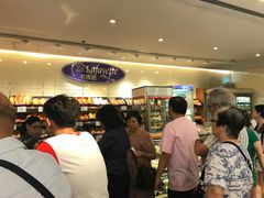 等位区-老佛爷饼店