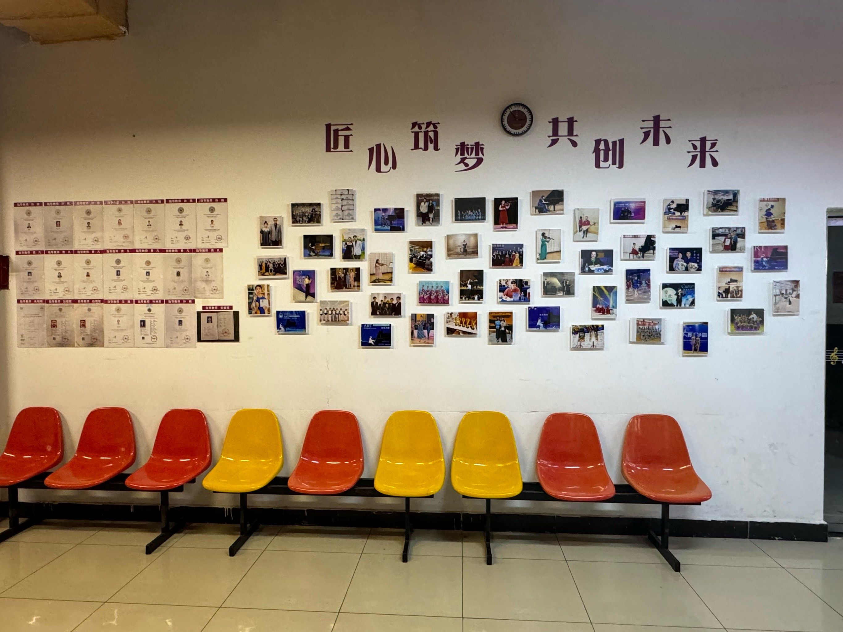 回忆满满的照片墙