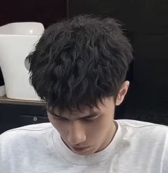 -尤司男士国潮理发馆