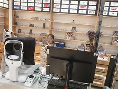 -豪门视光·星趣控·蔡司依视路眼镜代理商(中央大街店)