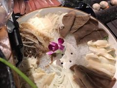 川门毛肚七绝-哥老官重庆美蛙鱼头(宝山龙湖店)
