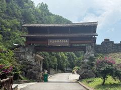 -高荡千年布依古寨旅游景区