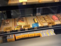 面包甜点陈列柜-麦当劳(世界城广场店)