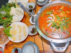 -野山舂·贵州现舂酸汤火锅(鸿通城店)