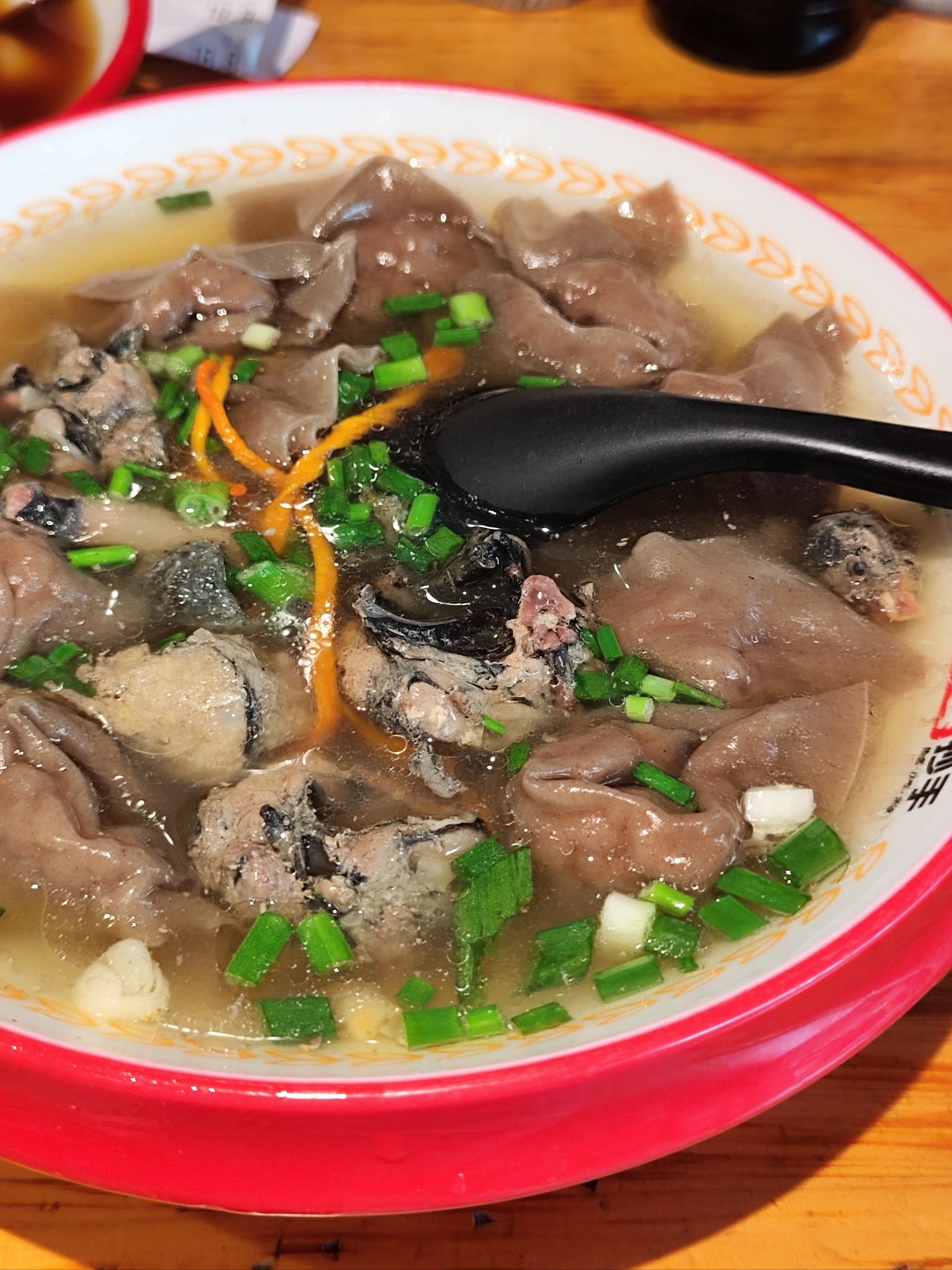 也是养生上了[鼓掌]乌鸡抄手好好味