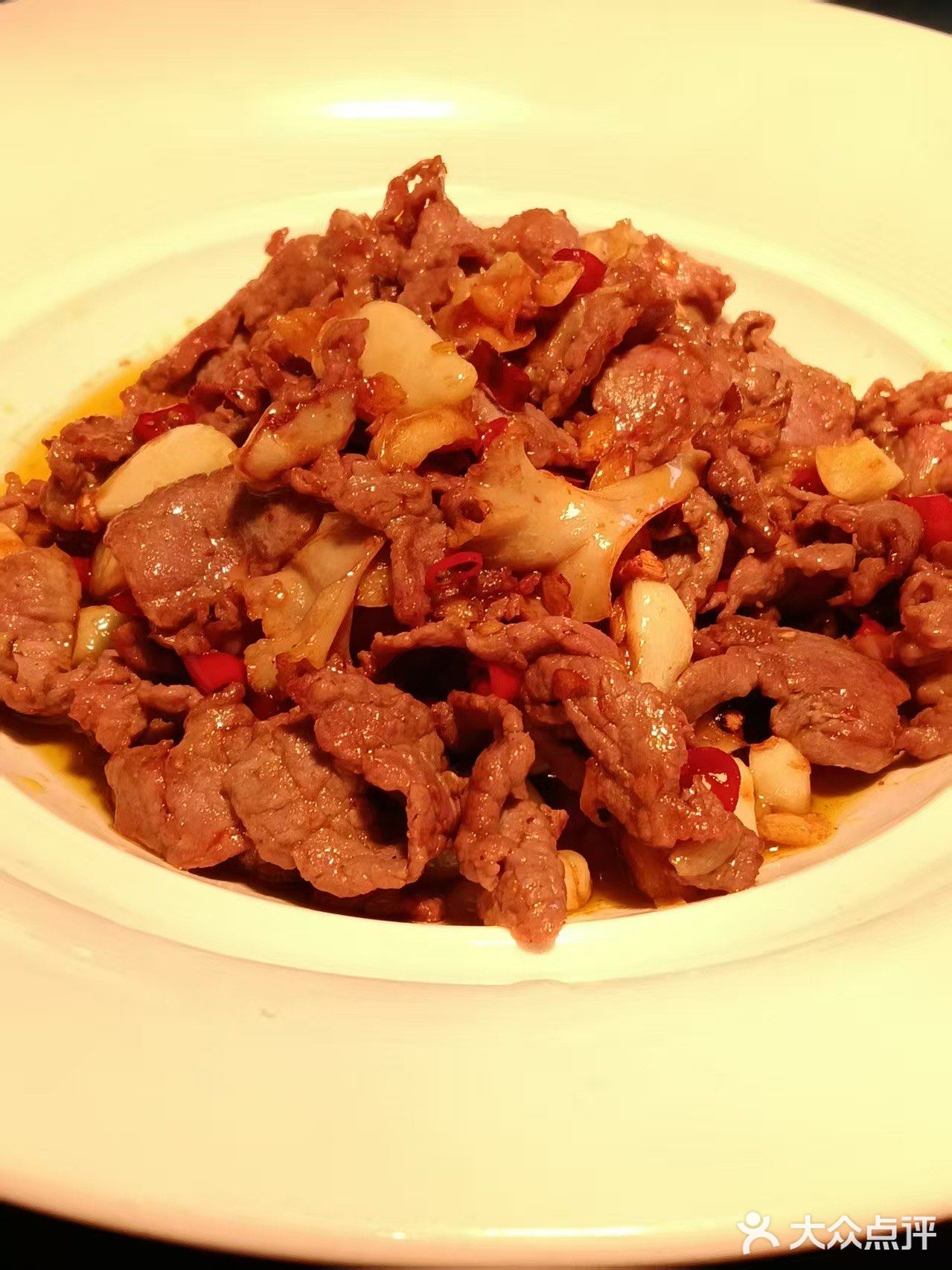 青椒炒小河虾:河虾饱满,和青椒、蒜末同炒,香气应该很足