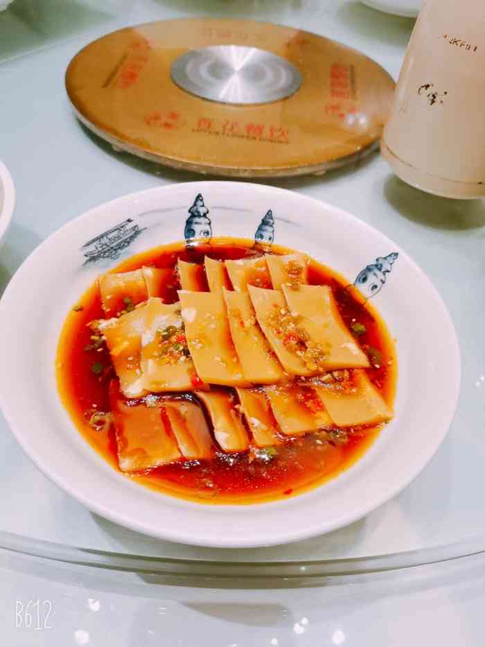 莲花餐饮(朱雀店"也是比较大,但是没有安康亚朵酒店楼下的看.