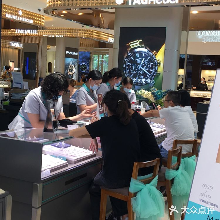 曼卡龙珠宝7月年度换新活动，太火爆了！