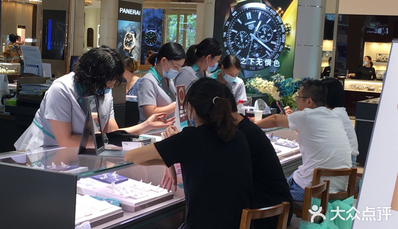 曼卡龙珠宝7月年度换新活动，太火爆了！