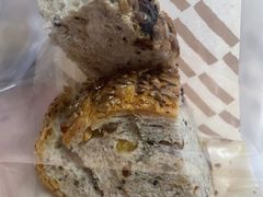 蓝莓葵花籽全麦面包-Ole 面包房(华润万象城店)