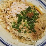 上周在虹口老头儿油爆虾前有23桌果断放弃今到店1点没排队油爆虾卖完了点了个沼虾王实物很大VS基围虾像吃大只小龙虾吃好祖宗一定要坐这个火车我走都比他开得快可算哄回家了这周第一周幼儿园生活结束我感觉他是去聊天的吃饭深受老师表扬吃货本色不改继续加油