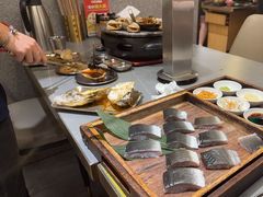 -围炉肉舍•炭烤活鳗•丹东海鲜烤肉(步行街店)