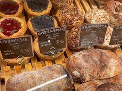 -天井·丑面包搭咖啡