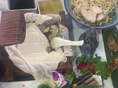 -刘姐啤酒鱼民族演艺餐厅(西街总店)