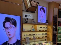 -光明眼镜·蔡司授权(徐泾店)