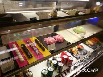 这个湖畔吧的位置在夏阳湖酒店大堂