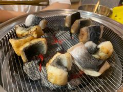 -围炉肉舍•炭烤活鳗•丹东海鲜烤肉(步行街店)