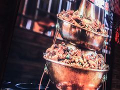 -沪小二炭火蛙锅(淮海中路美食不夜城店)