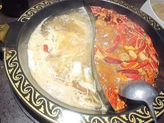菌汤鸳鸯锅-锅说大脸毛肚重庆老火锅(佐阾店)