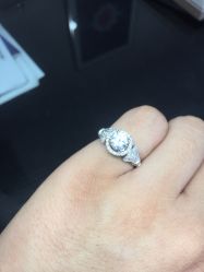 -威德钻石-克拉钻大本营(南京东路店)