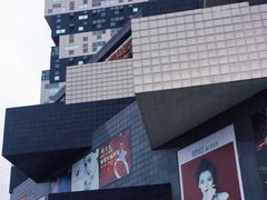 -资和信百货商场