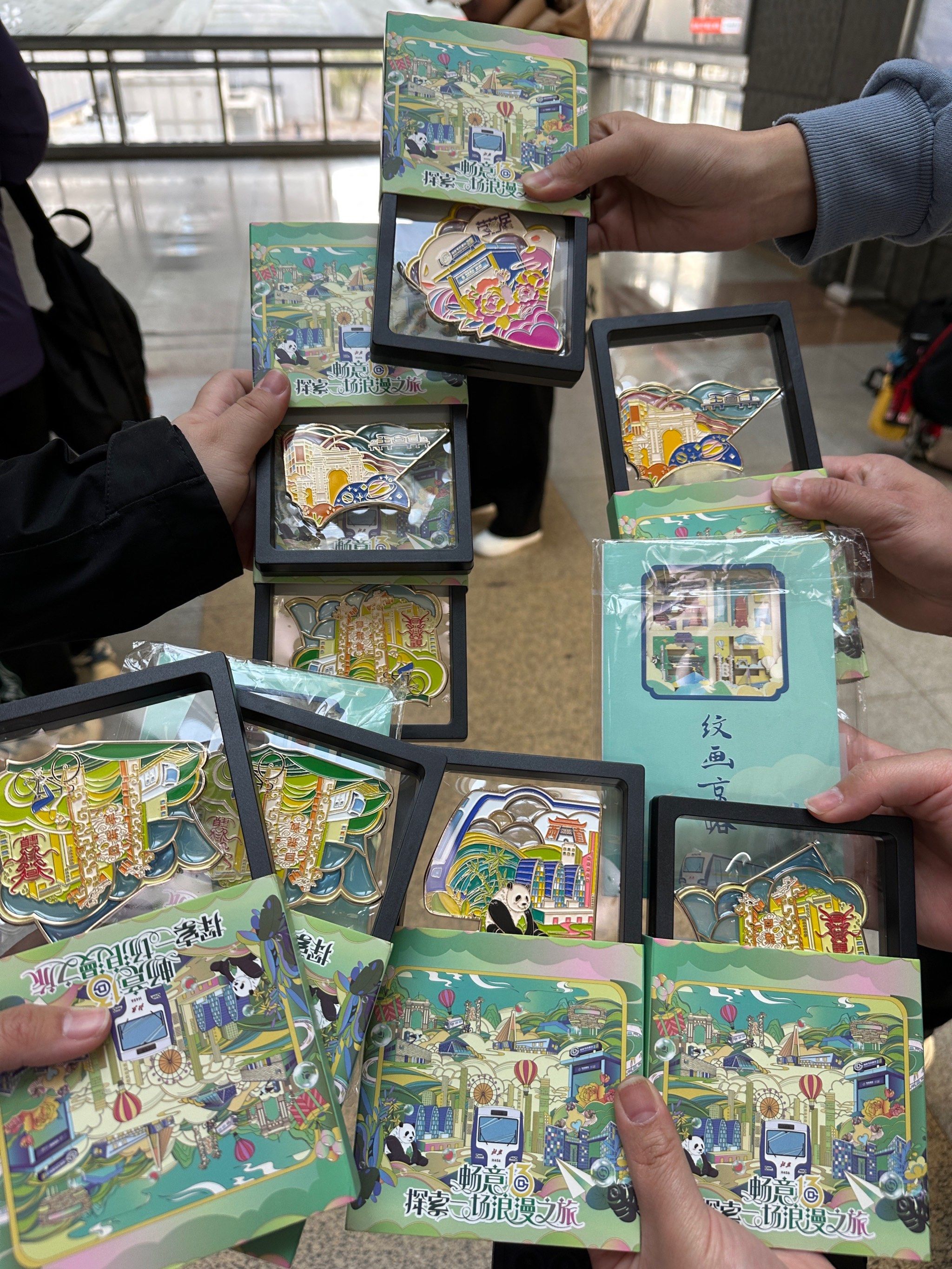 北京地铁盲盒|大型i人被围观拆盲盒现场