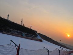 -采薇庄园四季滑雪场