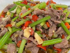 鲜炒黄牛肉-憨伢子·家常菜小食堂·有锅气の炒菜(江汉路店)