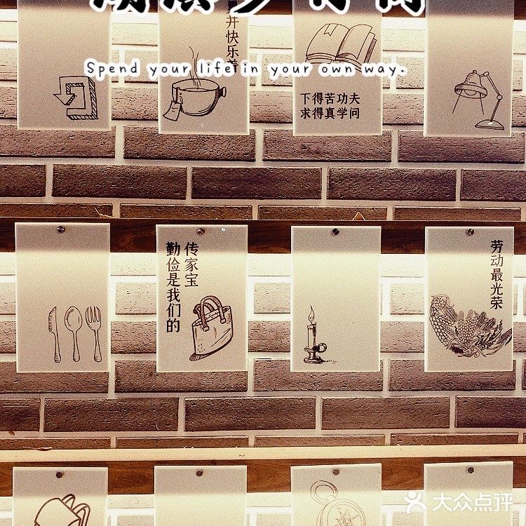 不逊色上海南京路的杭州湖滨步行街，具有年轻的朝气。