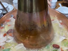 -果松木炭酸菜铜火锅·外婆参鸡汤