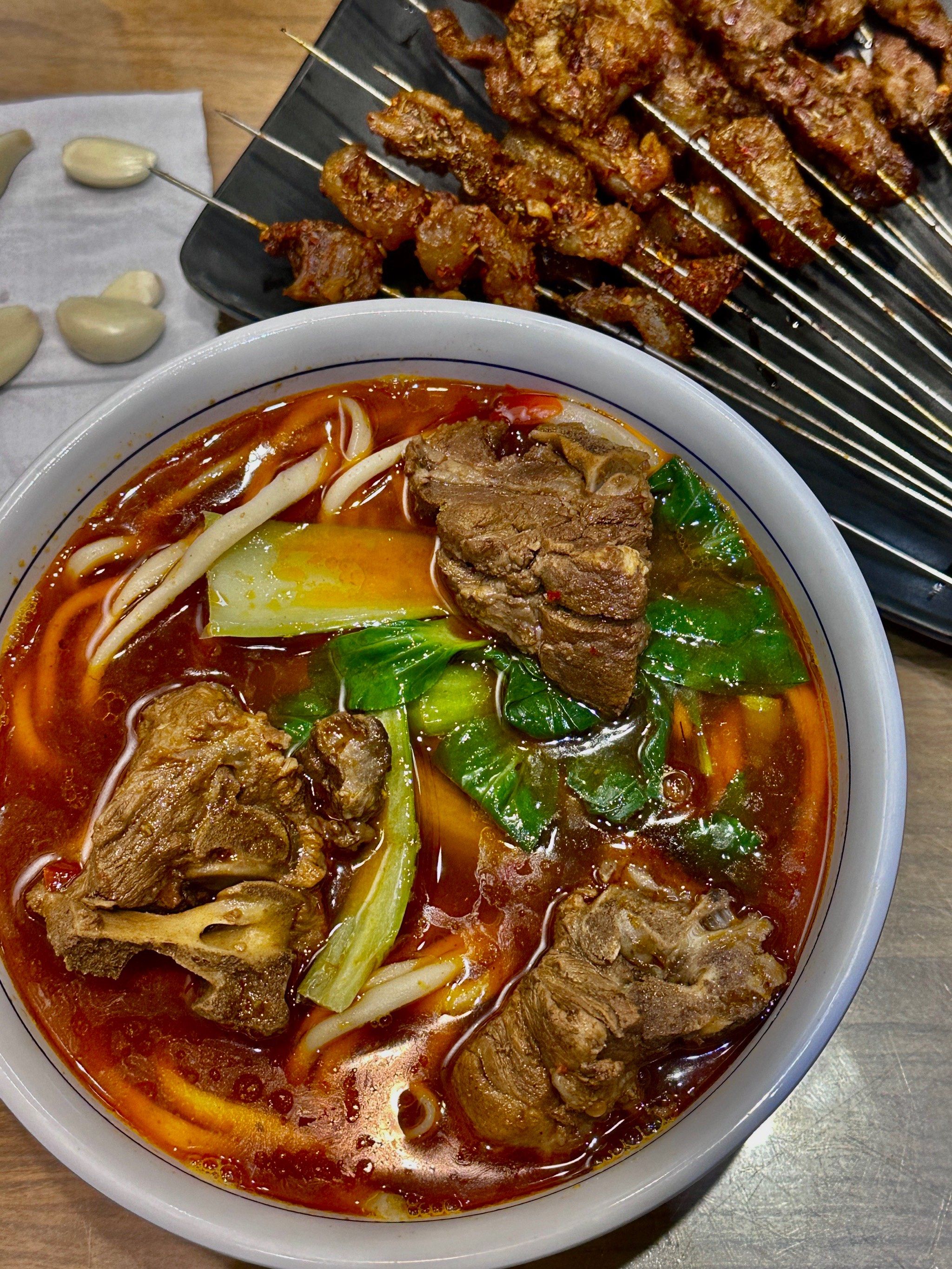 大块排骨的排骨面