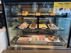 面包甜点陈列柜-麦当劳(广州南站店)