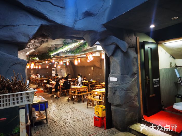 洞子老火锅(青年路店)门面图片