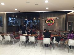 等位区-Tube station站点比萨(王府井百货店)