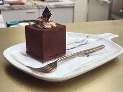 小布朗-UNI UNI(环亚凯瑟琳店)