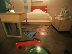 -卡罗酒店(东门晒布地铁站店)