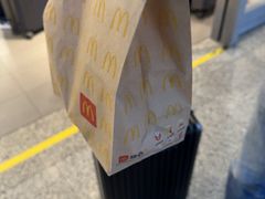 -麦当劳(上海虹桥站30B检票口楼上)