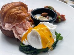 鲜虾班尼迪蛋可颂黑松-翠贝卡&Mama Kelly Brunch Coffee(河西店)