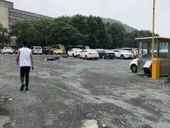 -象山人家-停车场