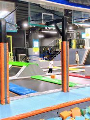 -蹦贝运动中心·蹦床·攀岩·闯关(龙岗店)