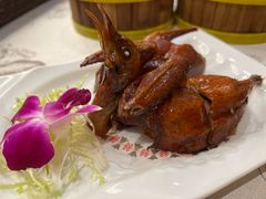 吊烧乳鸽-香云轩·顺德菜(香云纱园林酒店店)