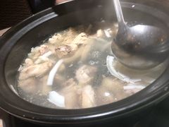 文昌鸡皇椰子鸡-探窝·竹笙椰子鸡(杨箕店)