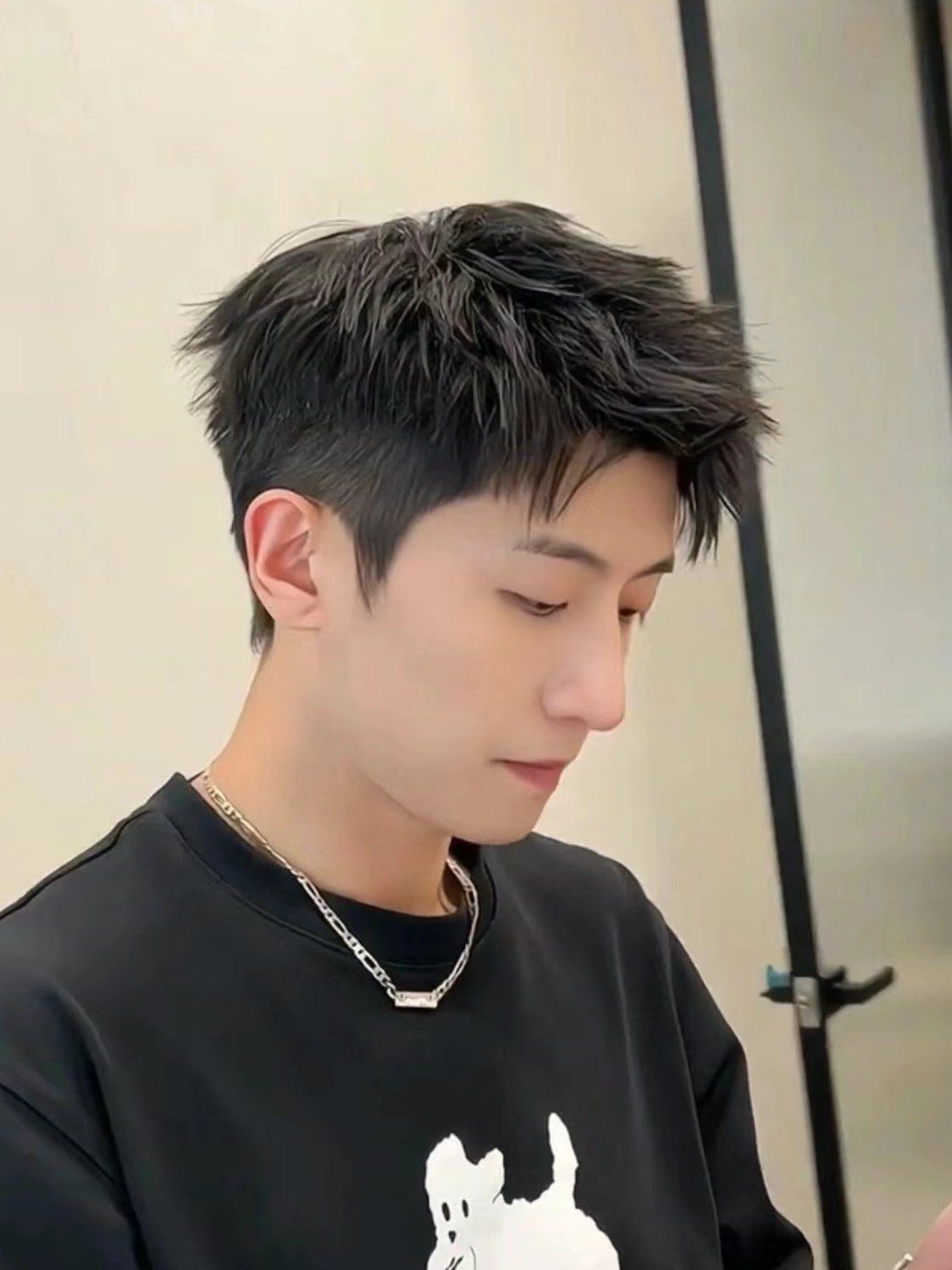 夏日帅气男生短发