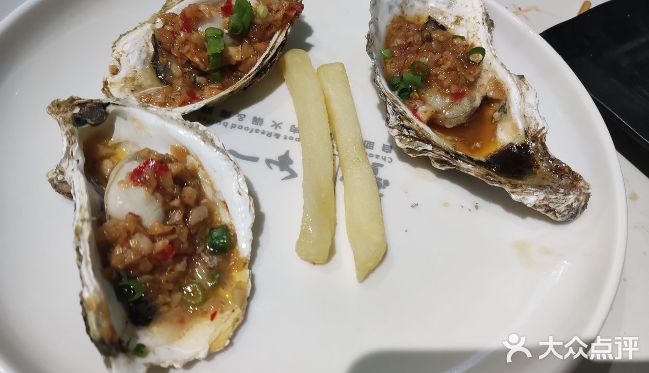 有18元的牛腩锅，不辣，还有38元的鸳鸯锅，锅很大
