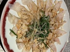 薄切鲜鱼片-穹六人间 people 6(岳阳路店)