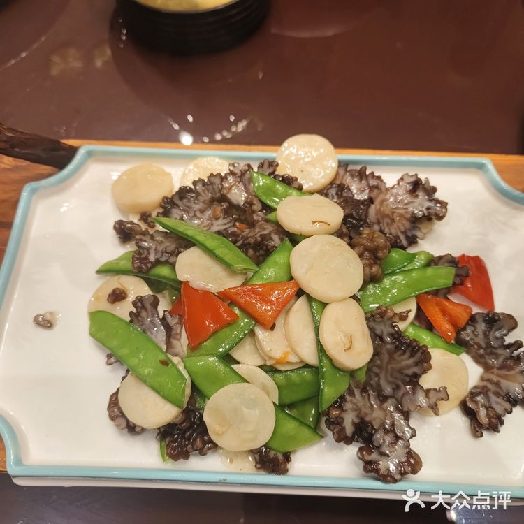 这家文化主题餐厅以其独特的设计和氛围深深吸引了我