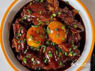 红烧土猪肉&蒲烧茄子饭 就听紧扒饭的声音吧！