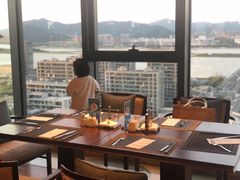 靠窗位-绿城玫瑰园酒店-遇见19楼餐厅(舟山绿城玫瑰园酒店店)
